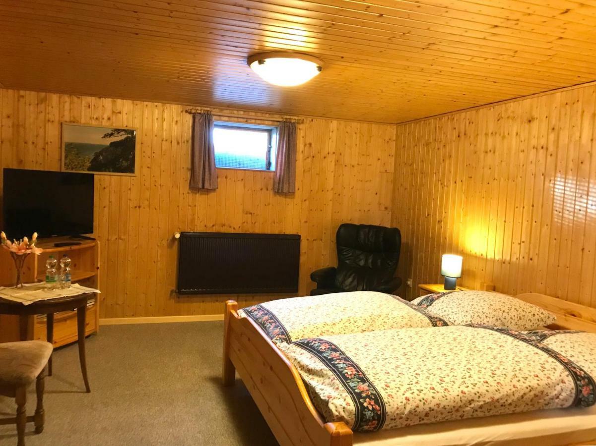 Schoenes Kellerzimmer Mit Bad Appartement Mittelangeln Buitenkant foto